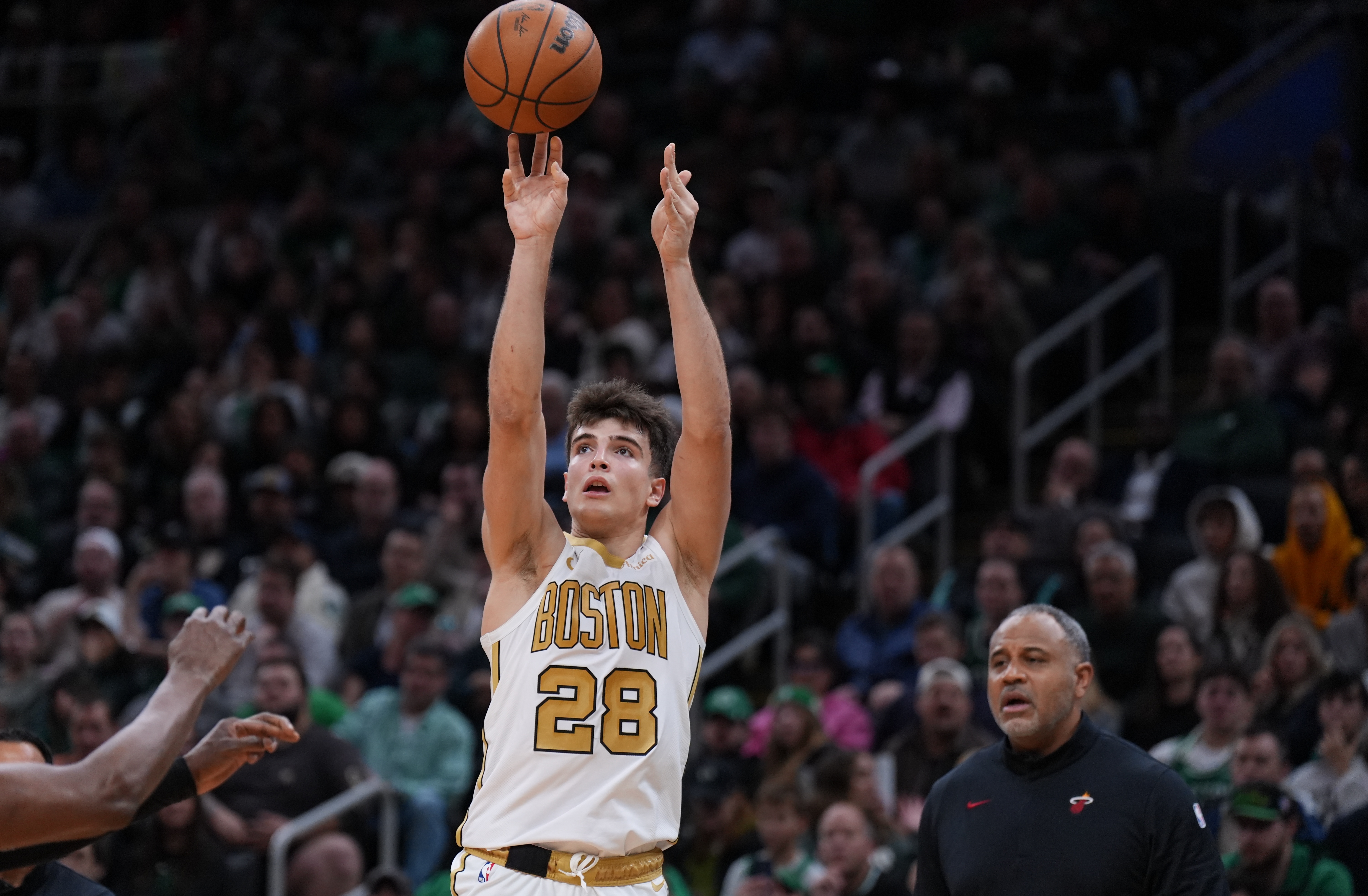 stake官方-马祖拉谈28号秀冈萨雷斯：他打球很拼 防守直觉稍微领先一步